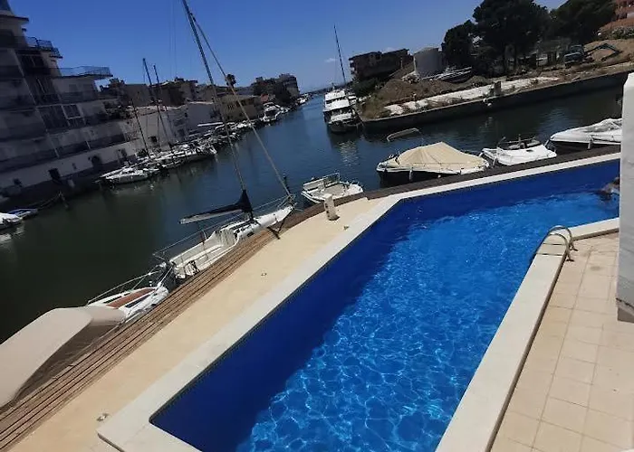 Appartement Avec Piscine Et Vue Canaux