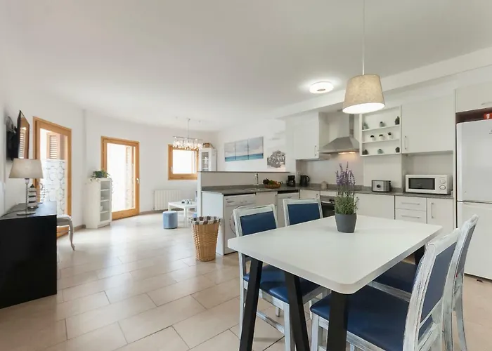 Lets Holidays Mediterranean Apartment 3 Minutes To The Beach 3