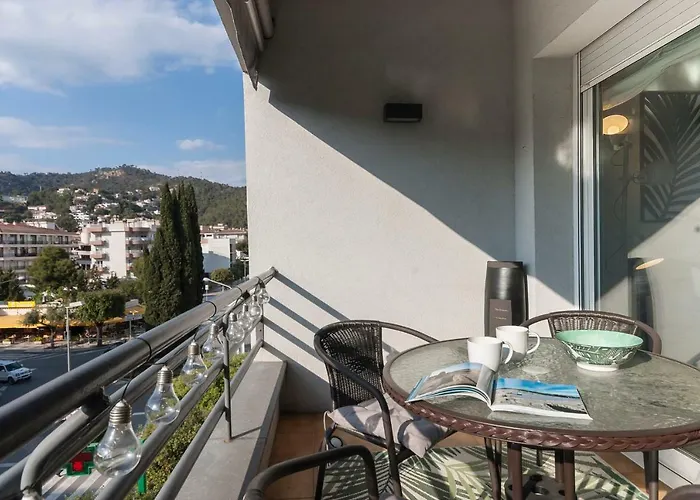 Lets Holidays Apartment Commercial Area