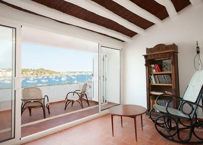 Akira Flats Cadaques Llane