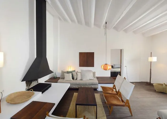 Cozy Townhouse in Cadaqués by Coderch Milá -