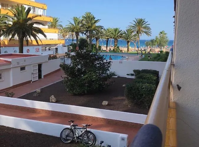 Holiday con vistas a playa y con piscina