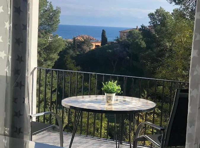 Apartments In The Forest With Sea View