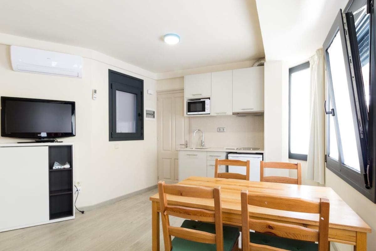 Cal Modest 1 Apartment