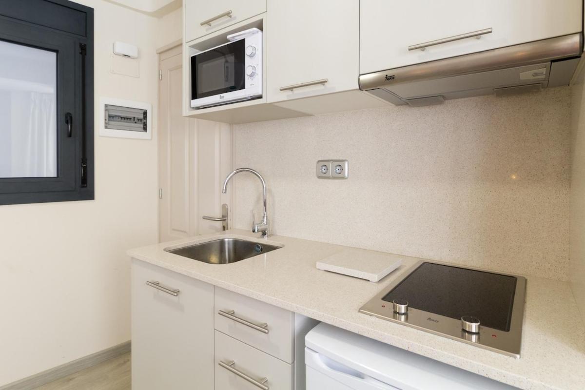 Cal Modest 1 Apartment *