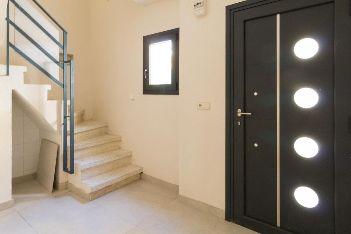 Cal Modest 1 Apartment