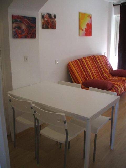 Isla De Apartment Roses