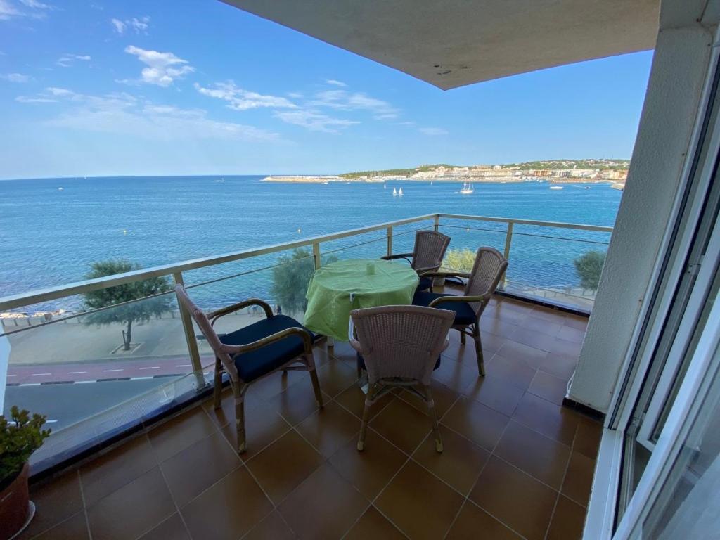 Espectacular Piso De 134m2 En Primera Línea De Mar * L' Escala