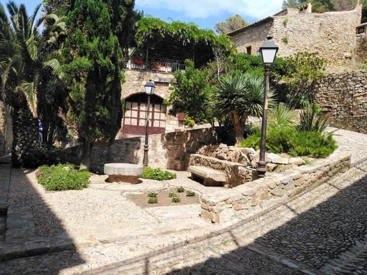 Sant Jordi Guest house 2*
