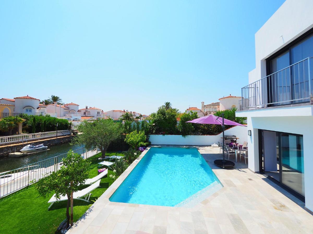Holiday home Holiday Norfeu 10 Empuriabrava