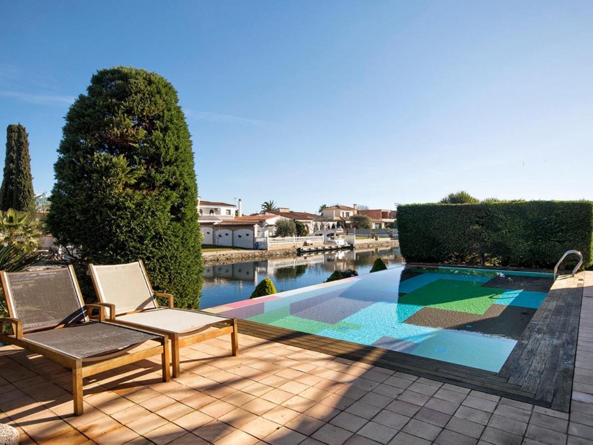 Holiday Colores By Interhome Holiday home Empuriabrava