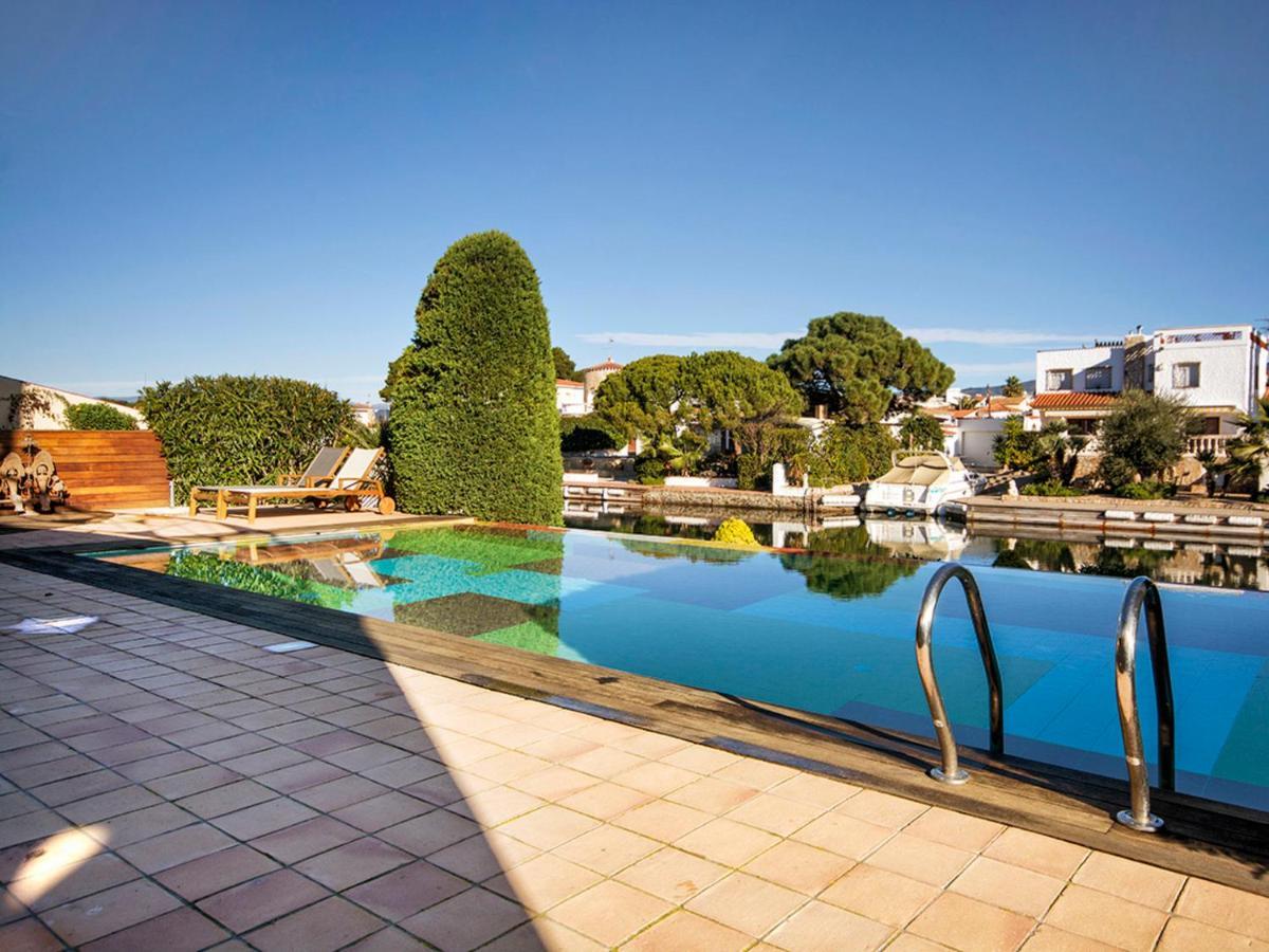 Holiday home Holiday Colores By Interhome Empuriabrava