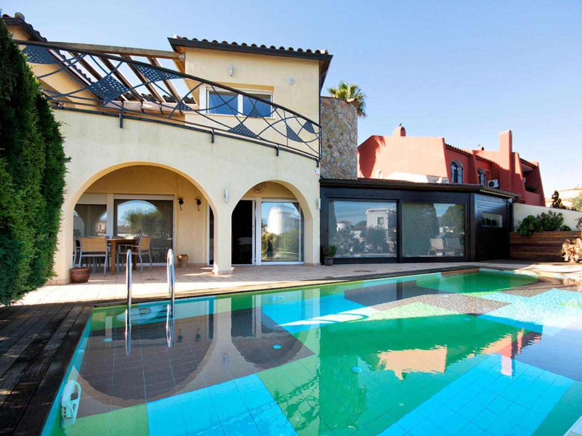Holiday Colores By Interhome Holiday home Empuriabrava