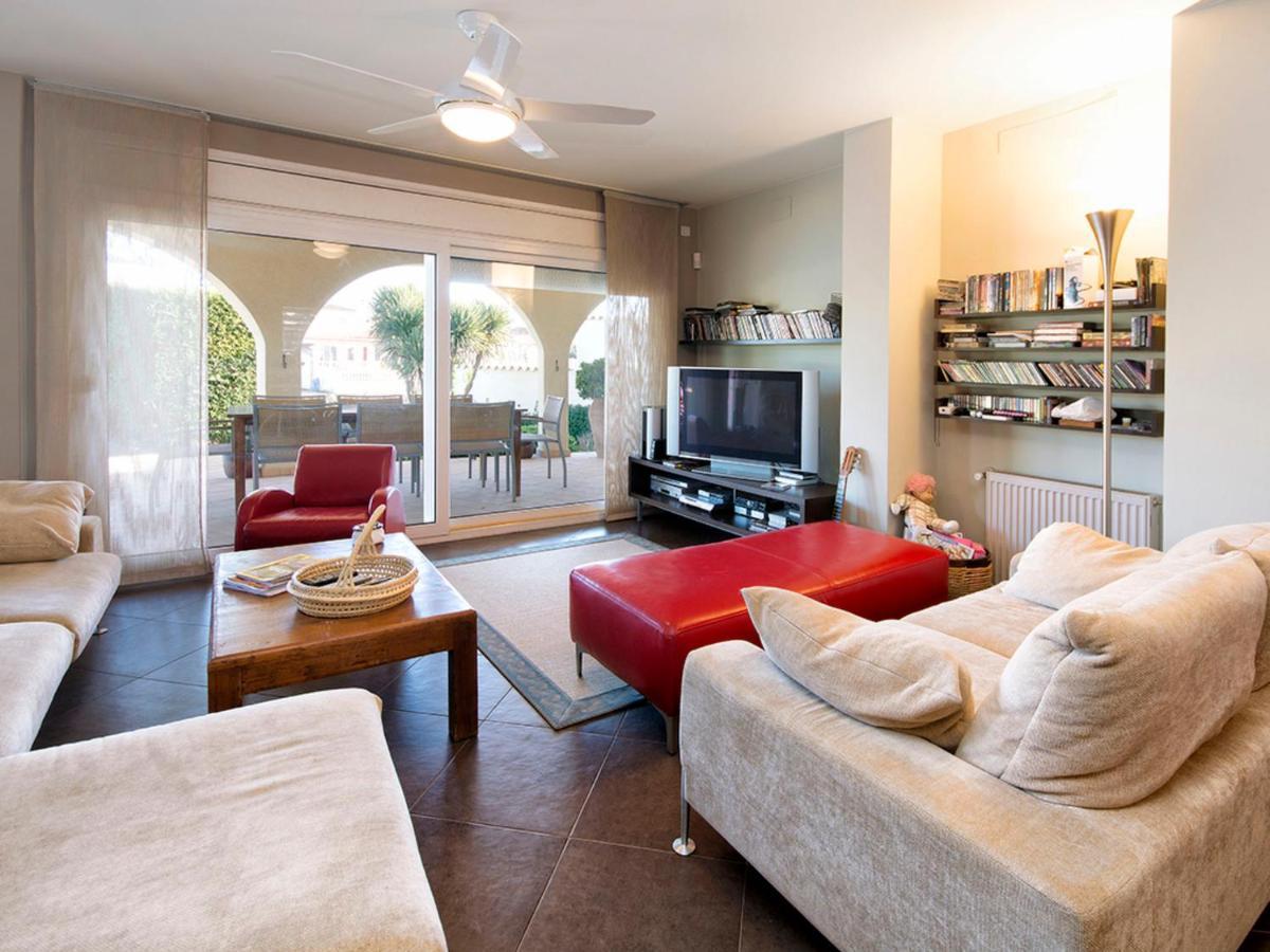 Holiday home Holiday Colores By Interhome Empuriabrava