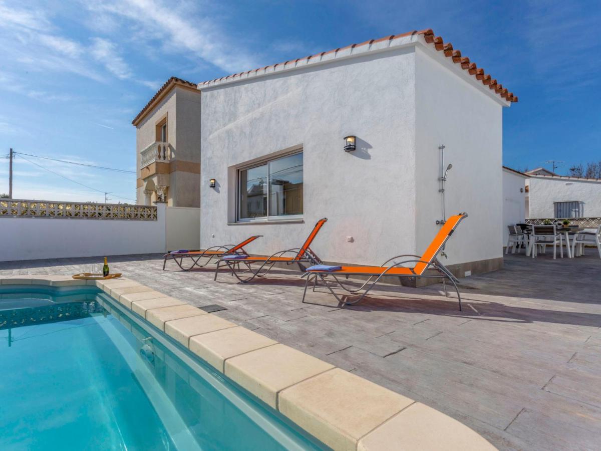 Holiday home Sangha By Interhome Empuriabrava