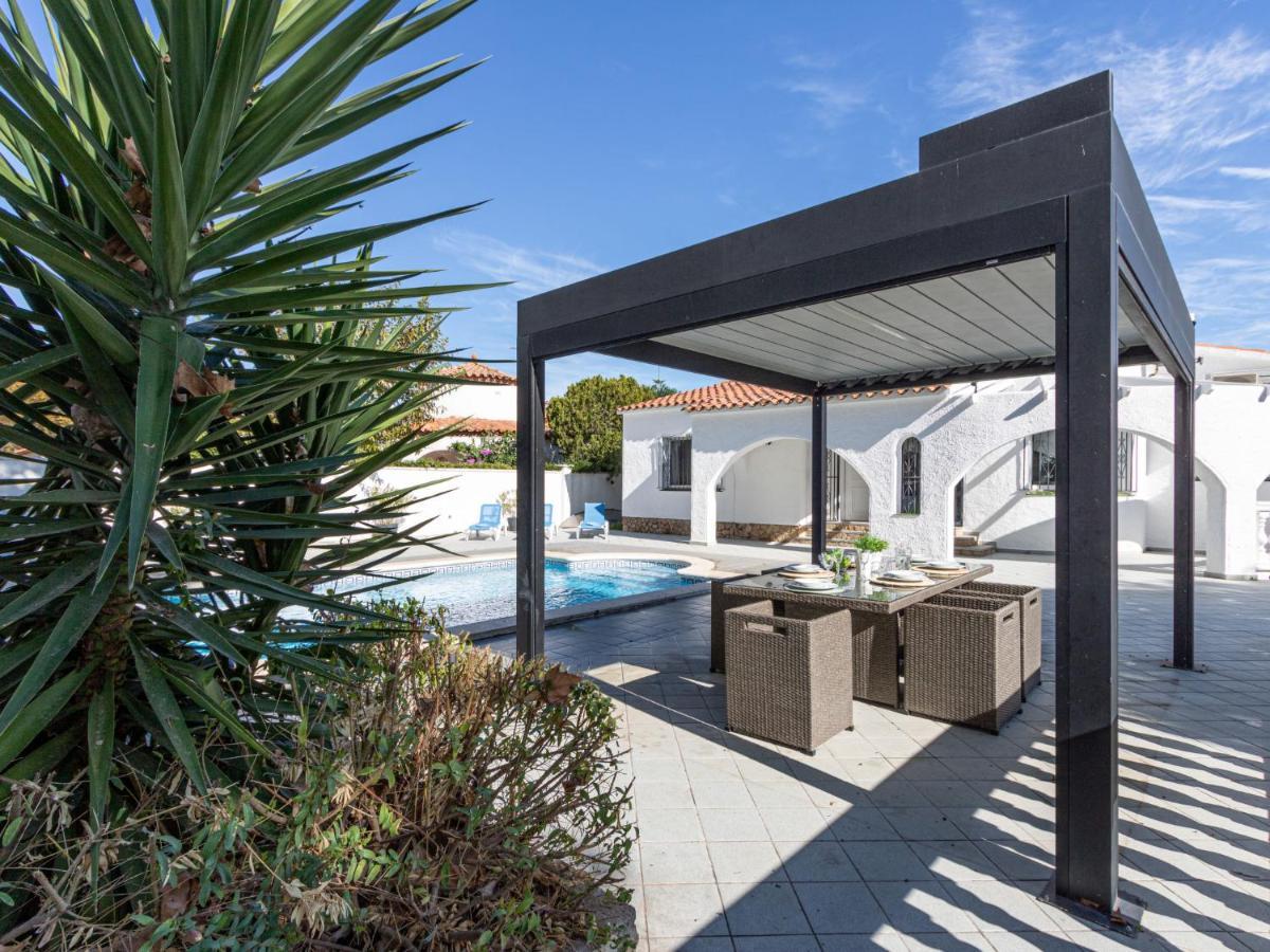 Holiday Sant Maurici Holiday home Empuriabrava
