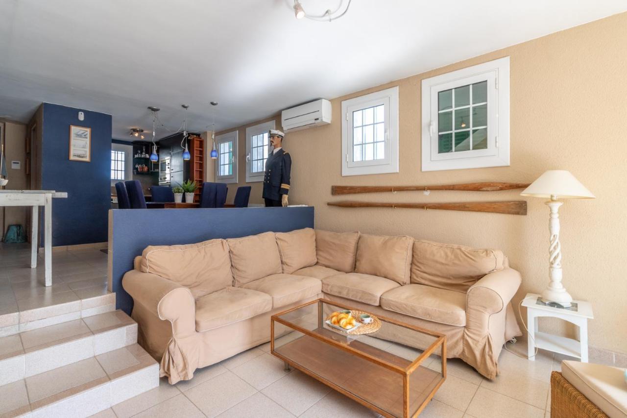 Holiday home Goldhome - Currican - Casa Con Amarre, Terraza, Barbacoa, Wifi Empuriabrava