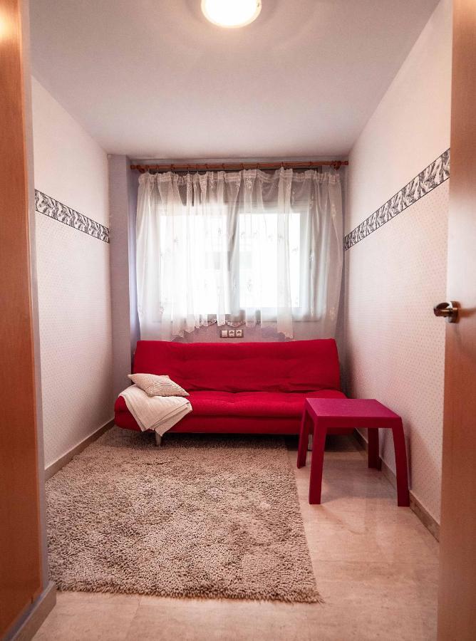 Two Bedroom Stylish Studio, 5 Minutes Walk From The Apartment