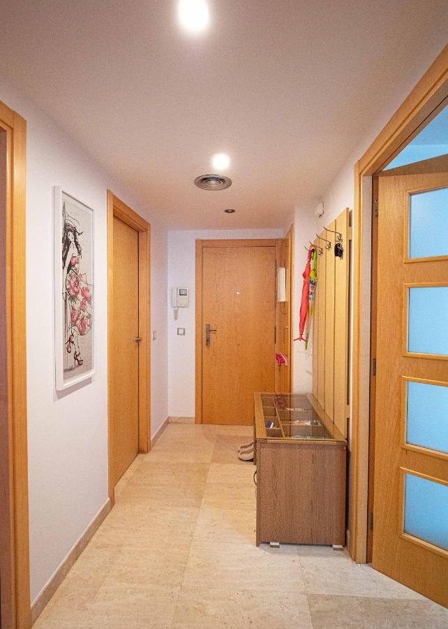 Two Bedroom Stylish Studio, 5 Minutes Walk From The Apartment *