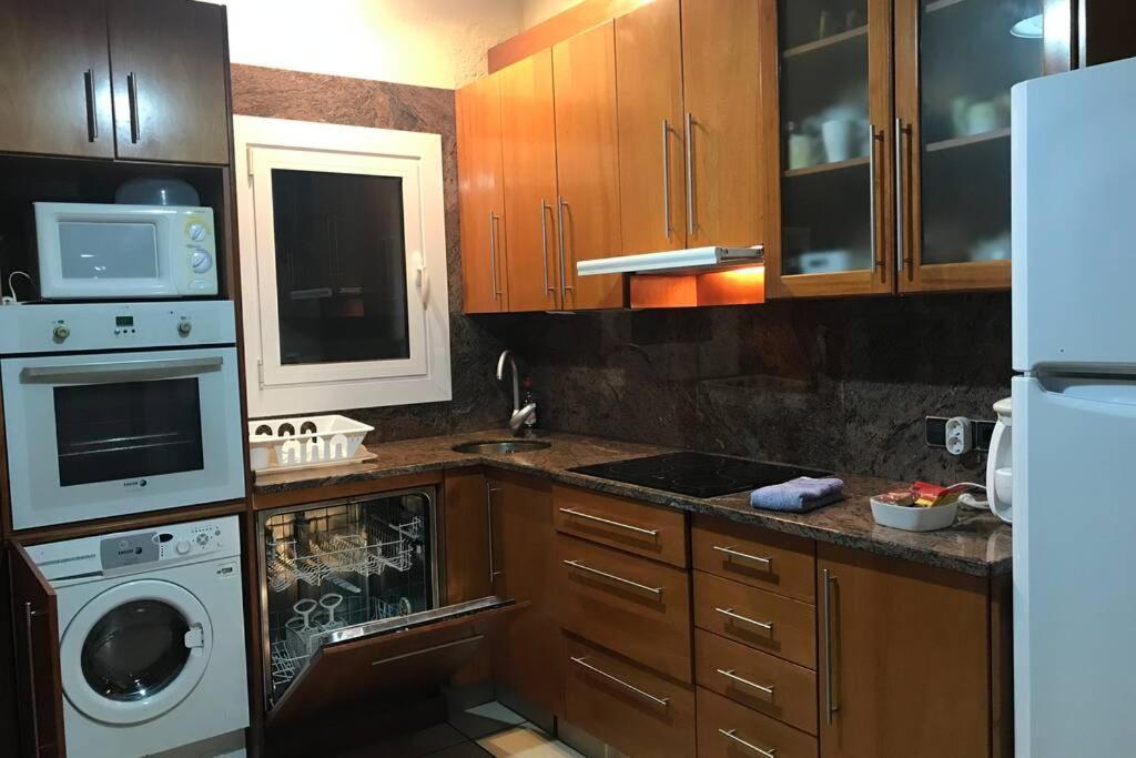 Casita Blanca Con Fibra Optica Y Piscina Cominutaria * Tossa de Mar