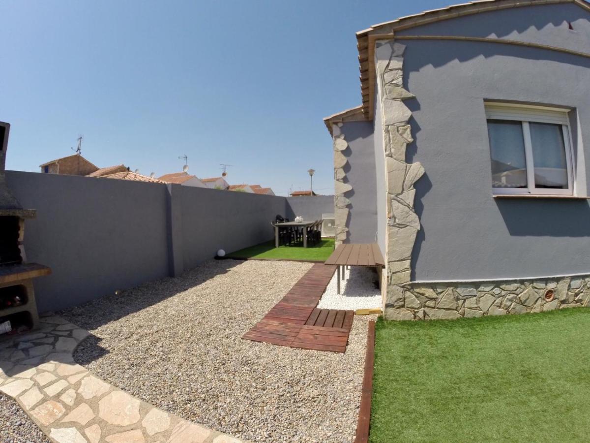 Holiday home Casa En L Escala Con Piscina Y Wifi Free