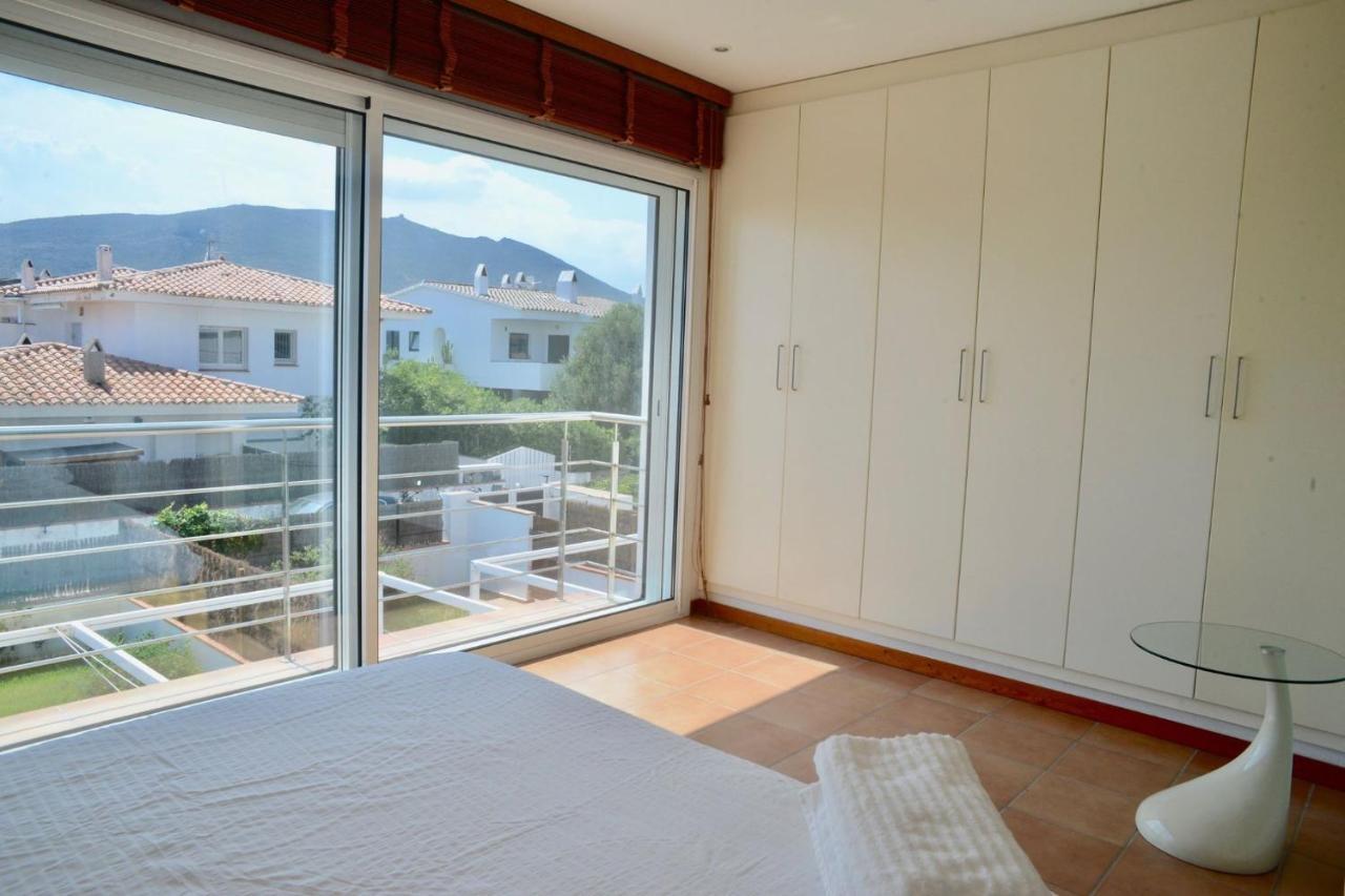 Сasa de vacaciones Beachfront Duplex With Terrace And Sea Views -
