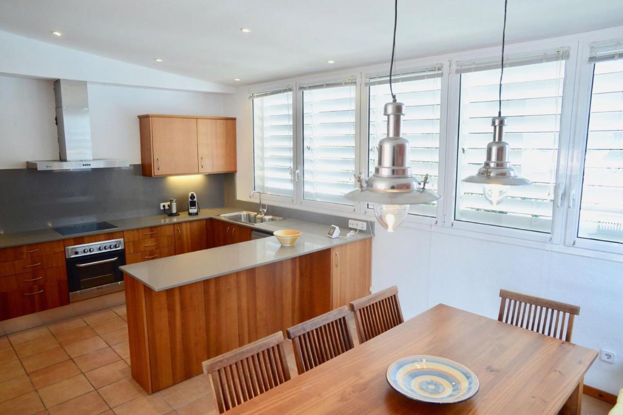 Сasa de vacaciones Beachfront Duplex With Terrace And Sea Views -