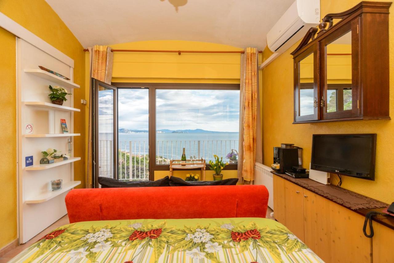 Cap Sa Sal 74 Con Terraza Literalmente Sobre El Mar Apartamento