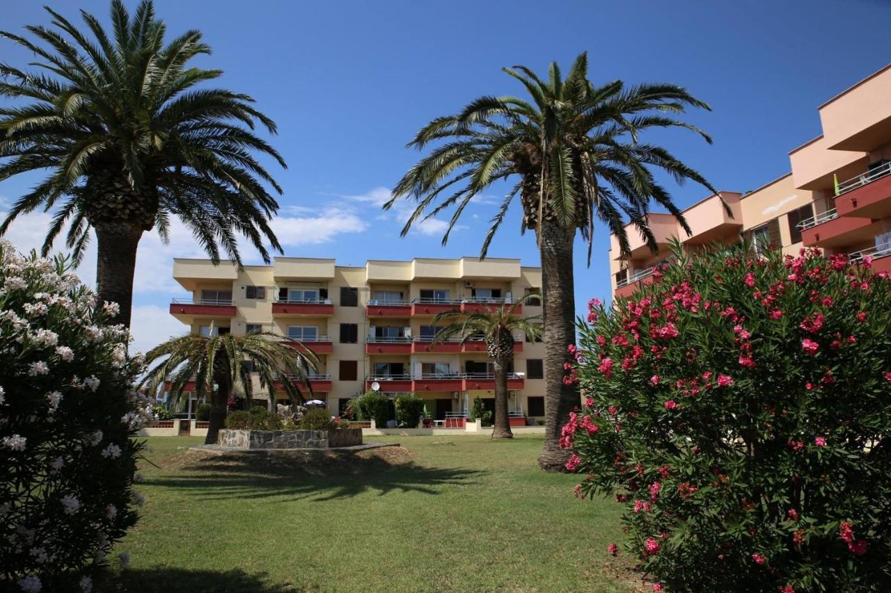 Appartement spacieux avec vue sur la chaîne des Pyrénées et Empuriabrava, LAN
