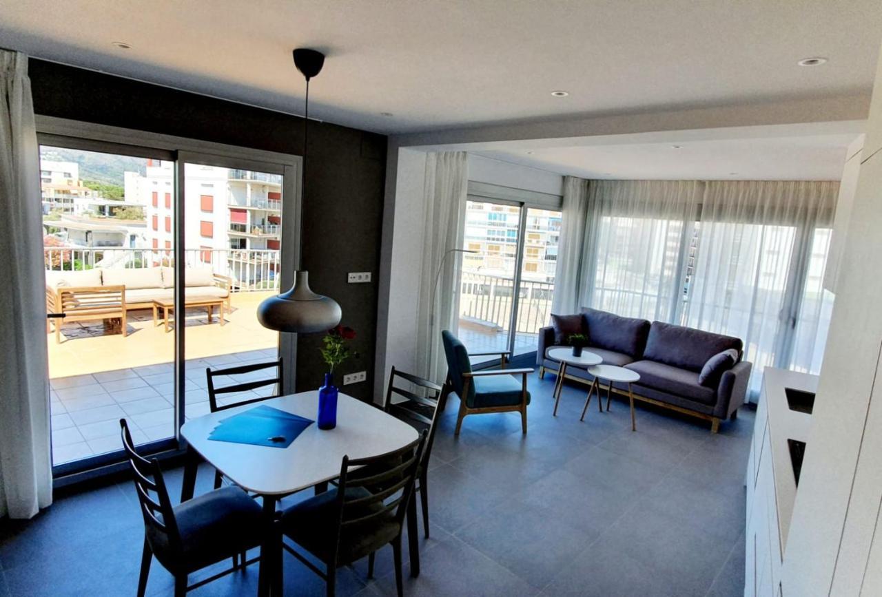Beautiful Loft, Huge Sunny Terrace, View Over The And Sea * Rosas