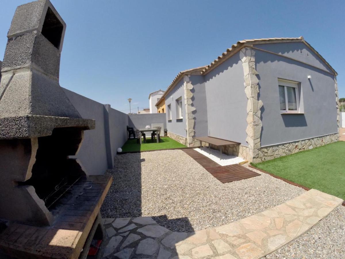 Casa En L Escala Con Piscina Y Wifi Free Holiday home