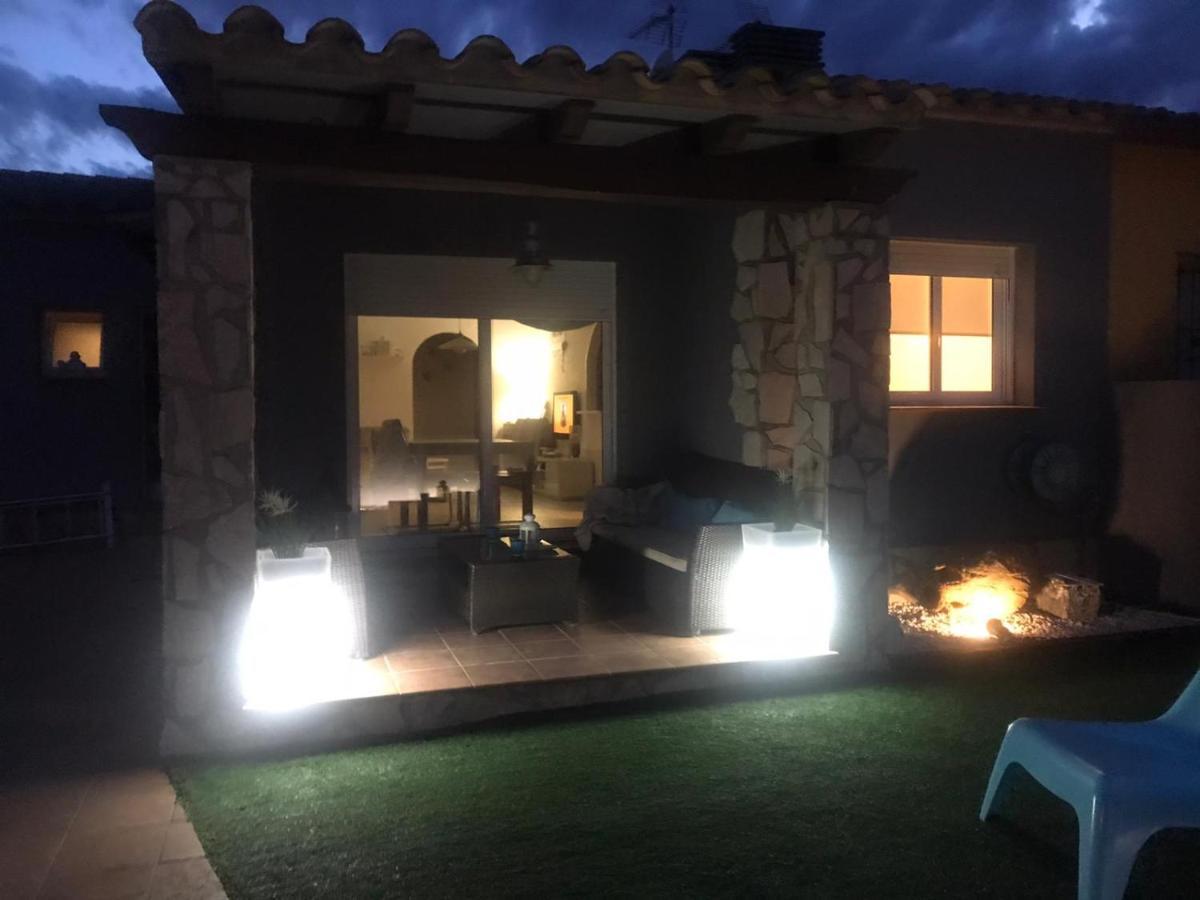 Casa En L Escala Con Piscina Y Wifi Free Сasa de vacaciones *