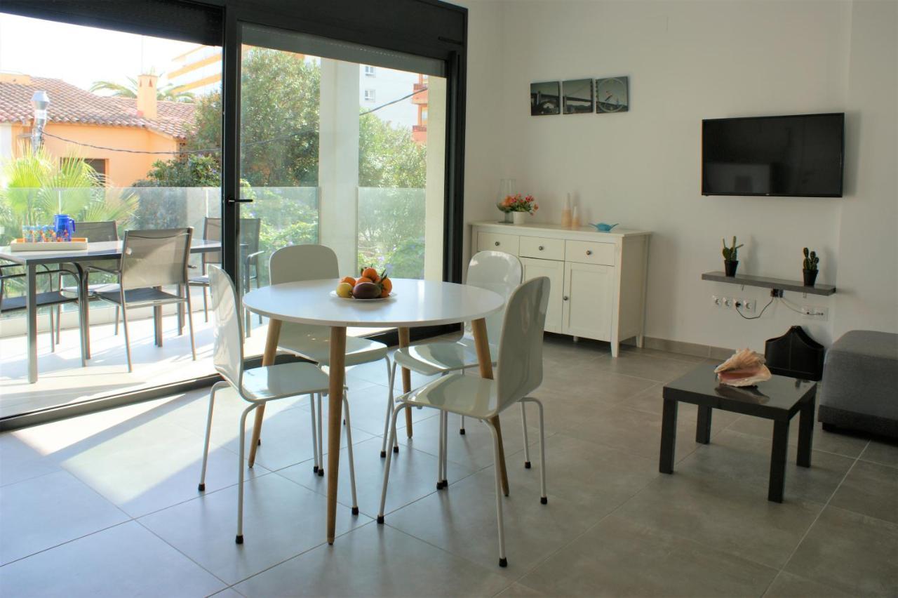 Apartamento Moderno Con Piscina Y Parking Cerca De La Playa * Rosas