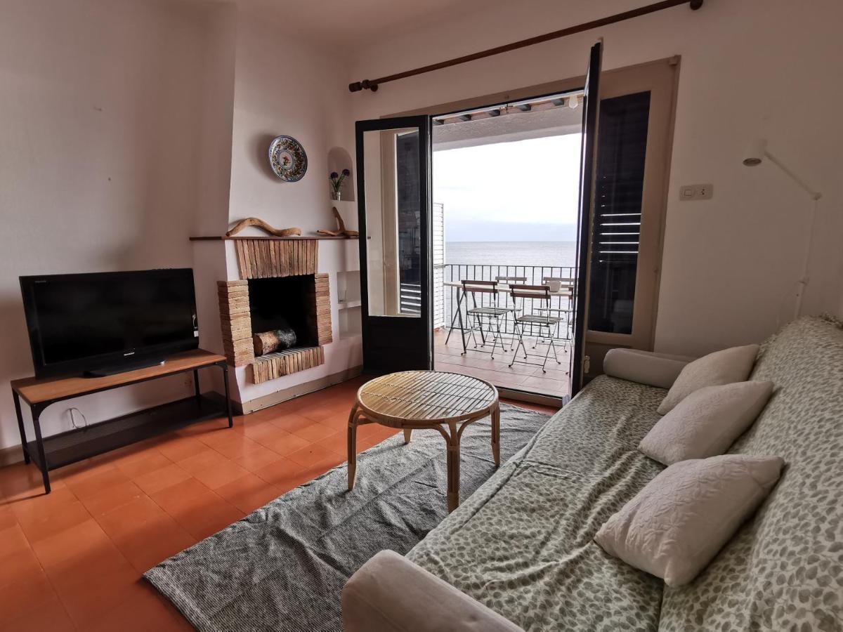 Apartment Oceanfront 30 Steps From The Beach