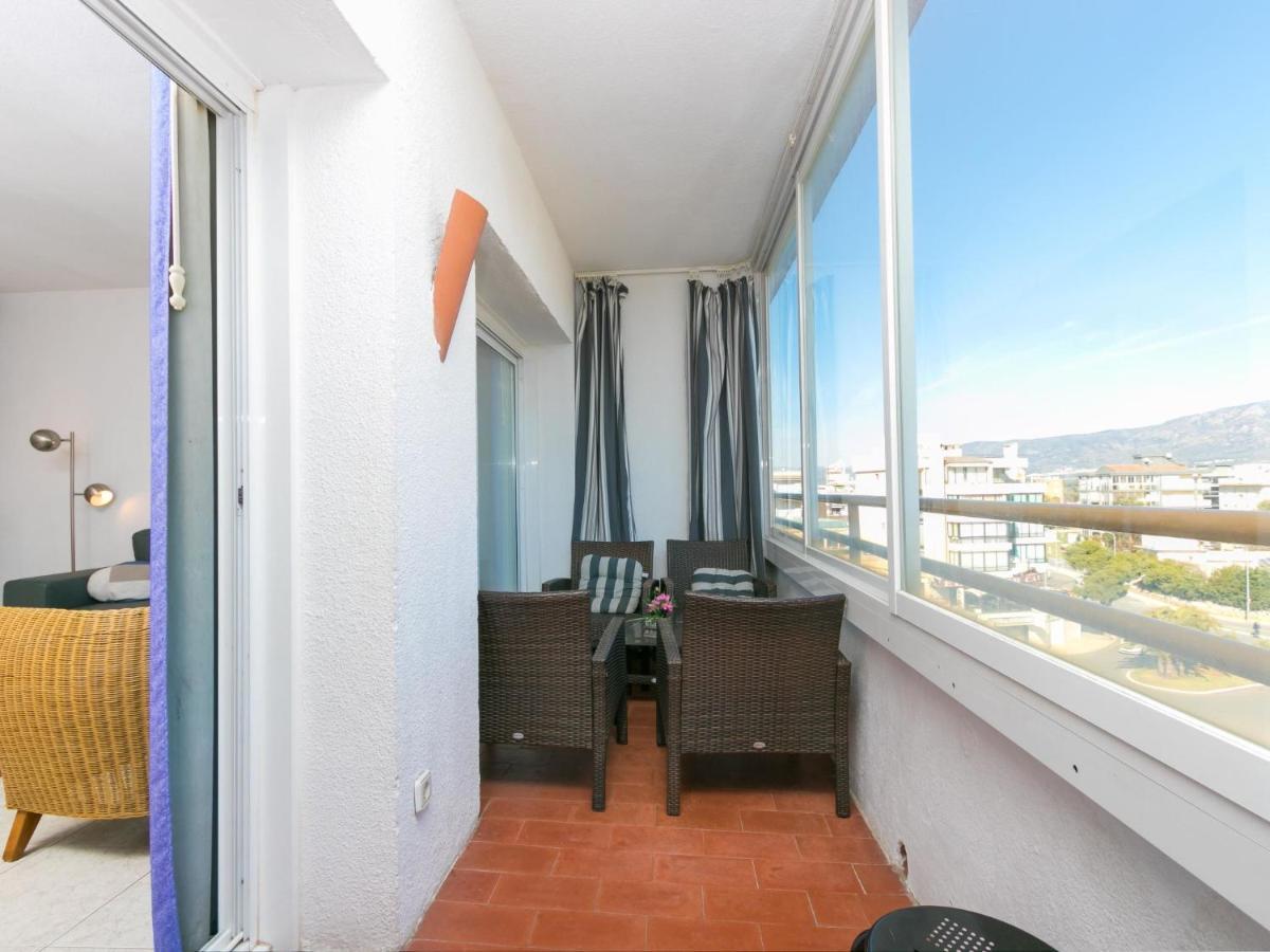 Center-17 By Interhome * Roses