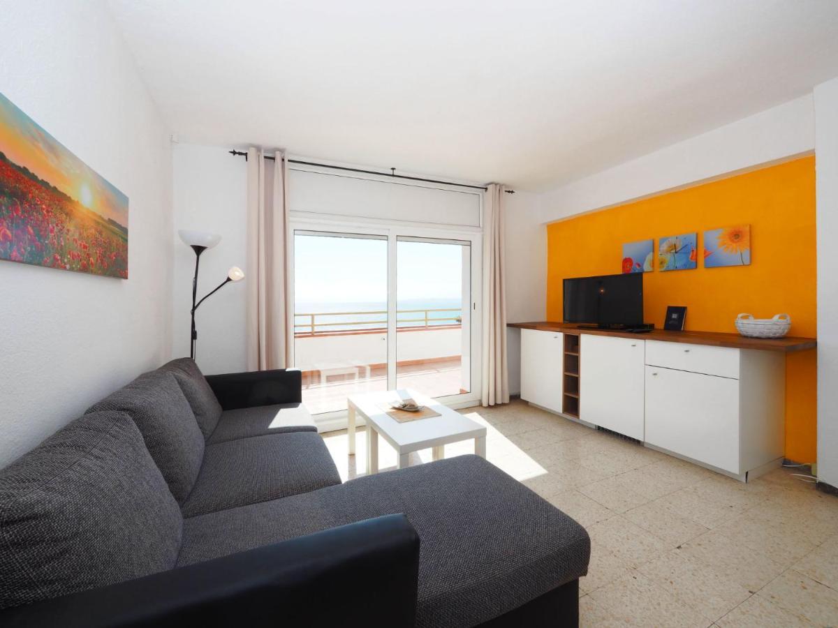 Center-16 By Interhome Roses