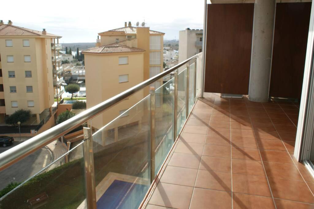 Apartamento En Con Parking Y Piscina Apartamento Rosas