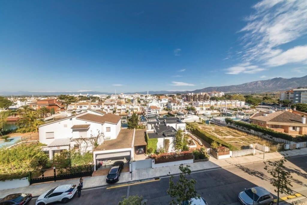 Apartamento En Con Parking Y Piscina * Rosas