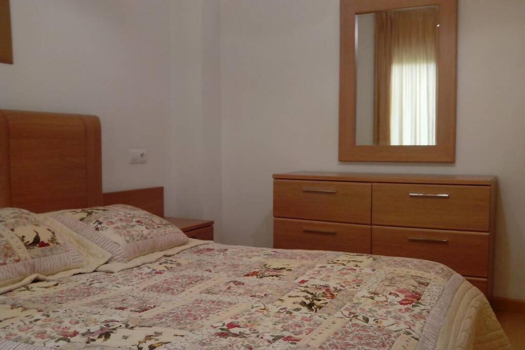Apartamento Bonito De 3 Hab. Con Jardín Rosas