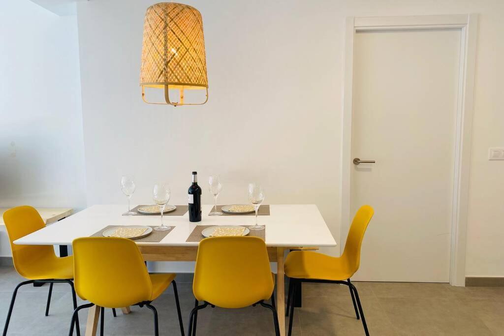 70 M2, Cerca De La Playa, Apto Minusvalidos. Apartment Roses