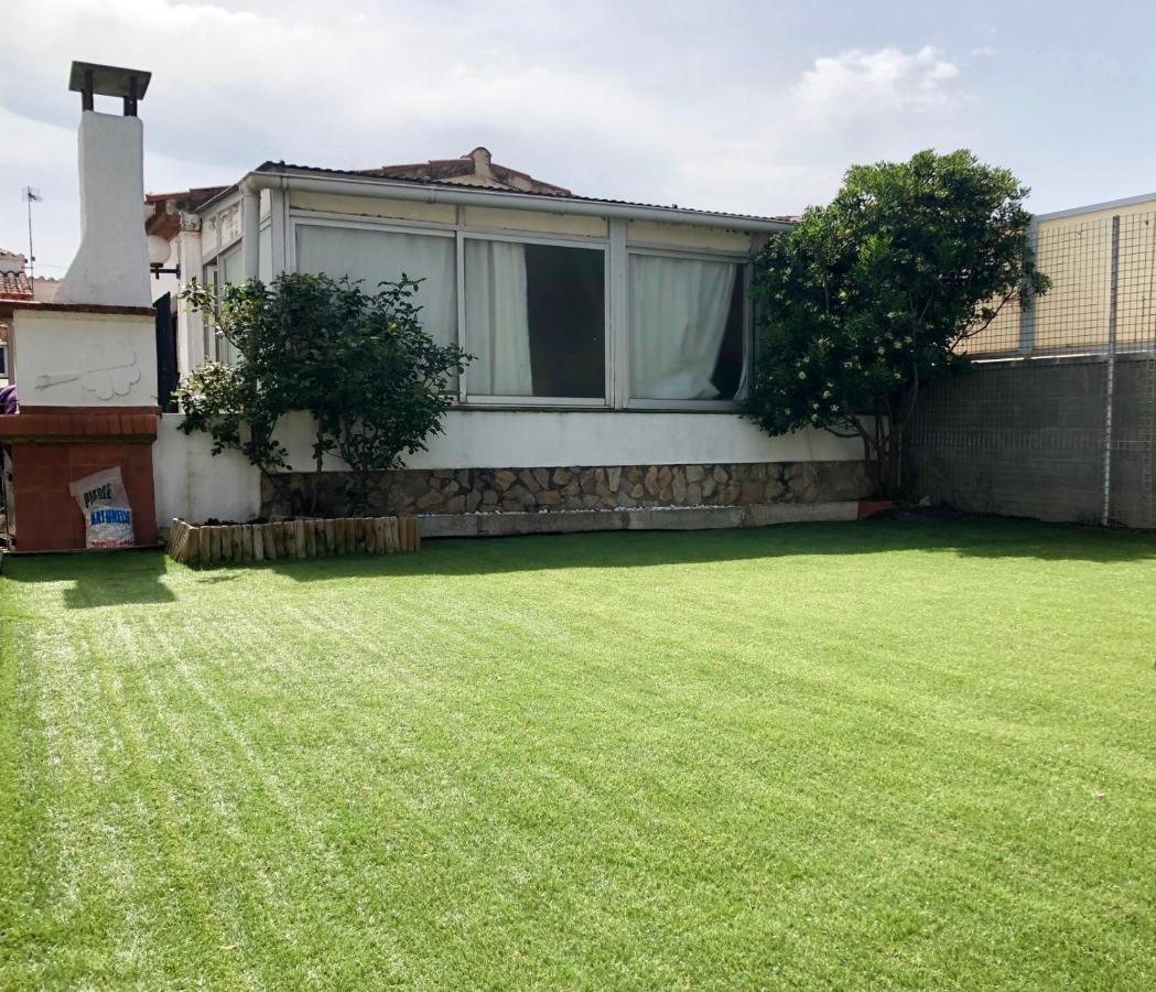 Magnifica Casa Con Jardin Y Barbacoa En * Roses