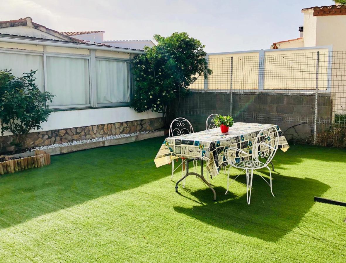 Magnifica Casa Con Jardin Y Barbacoa En * Roses