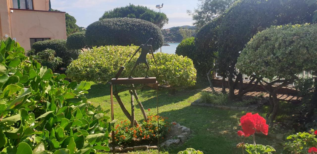 Con Jardín A 11 Metros De La Playa. Cg. Apartamento