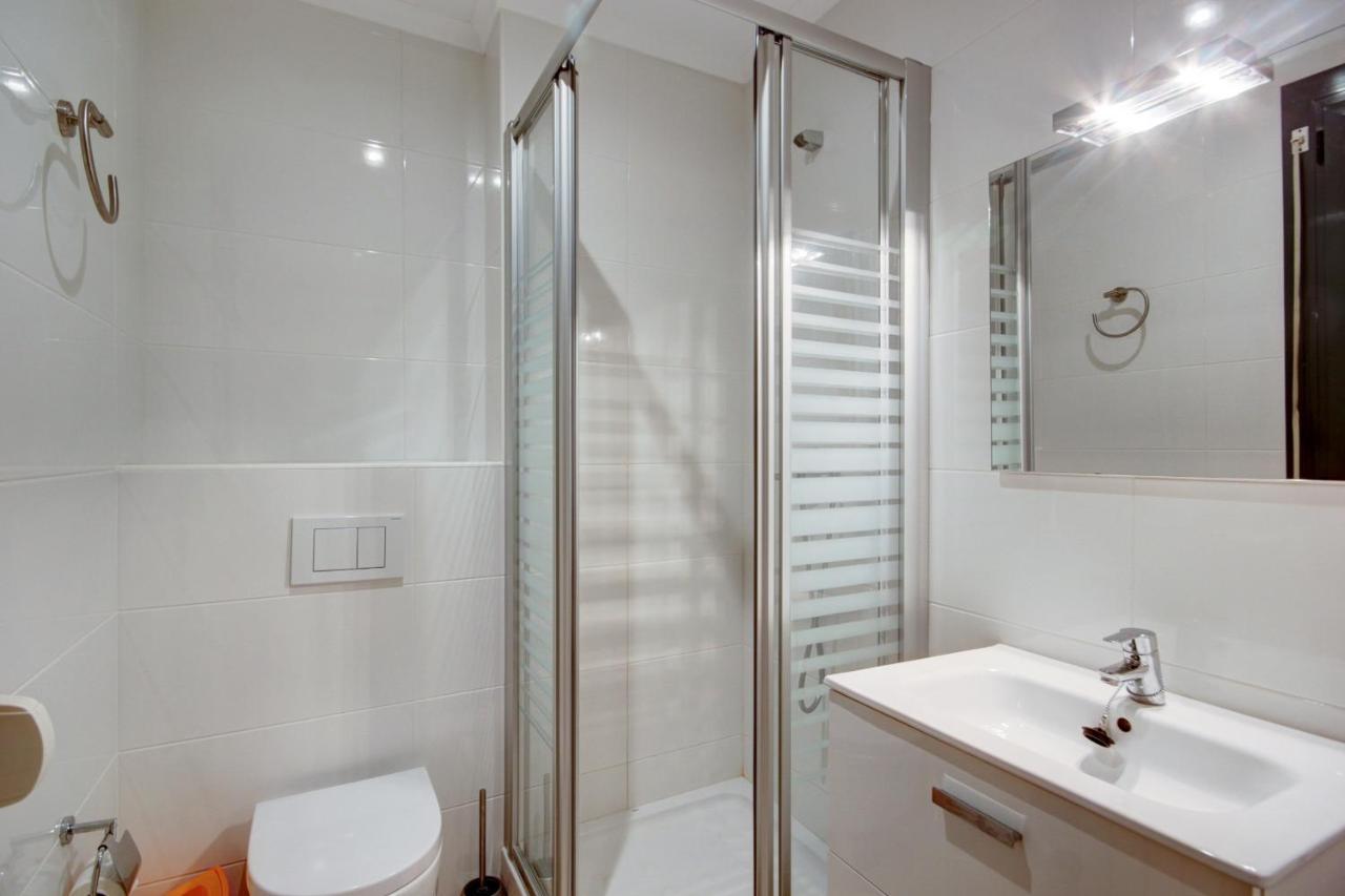 Llevant 3 1 Centro - Barneda Premium * Rosas