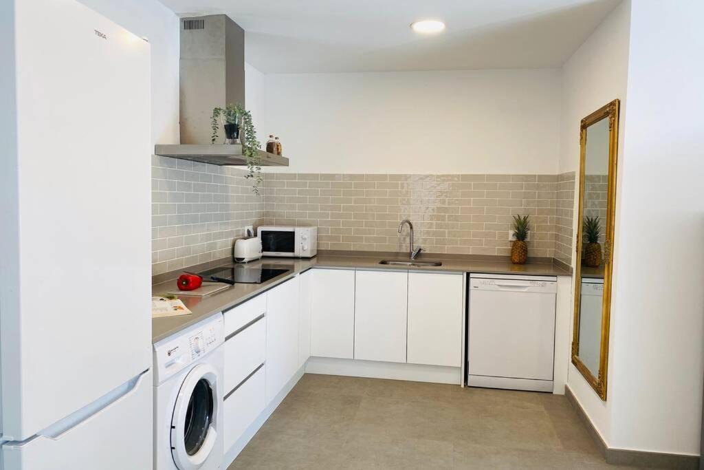 70 M2, Cerca De La Playa, Apto Minusvalidos. Apartment Roses