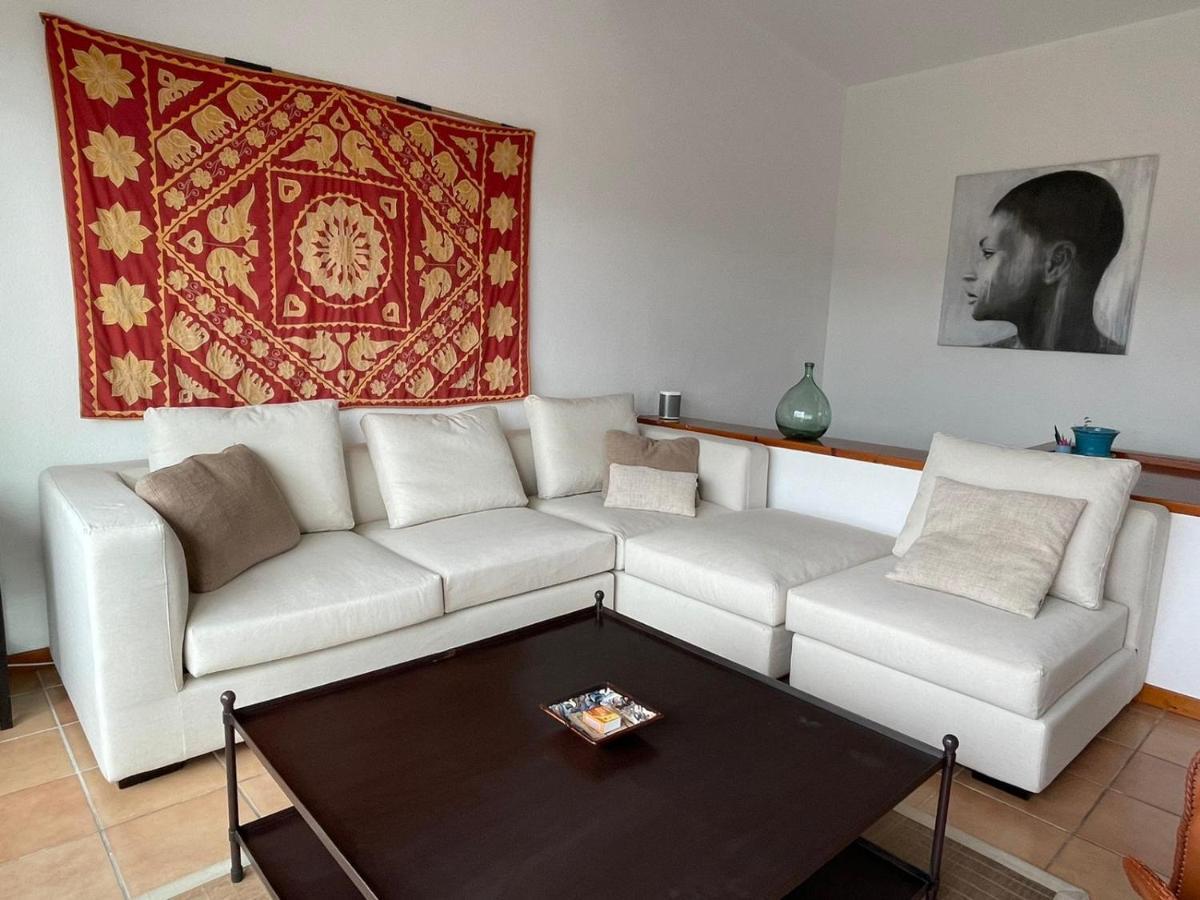 Сasa de vacaciones Beachfront Duplex With Terrace And Sea Views - *