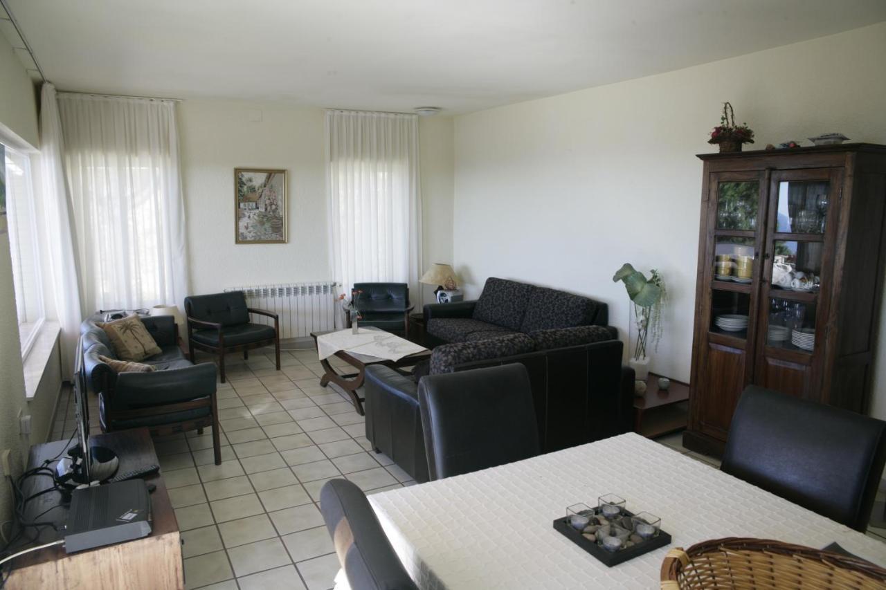 -villa Sleeps 9 With Pool , Seaview, Wifi, Streamingservices Villa