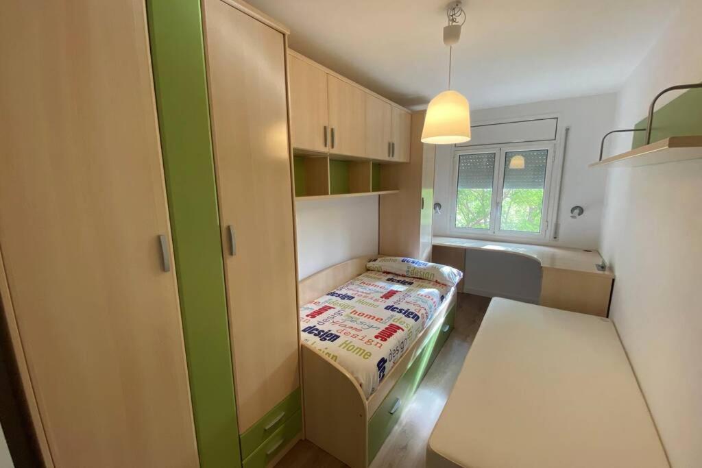 Completo Muy Cerca Del Centro Ideal Familias Con Piscina * Figueres (Girona)