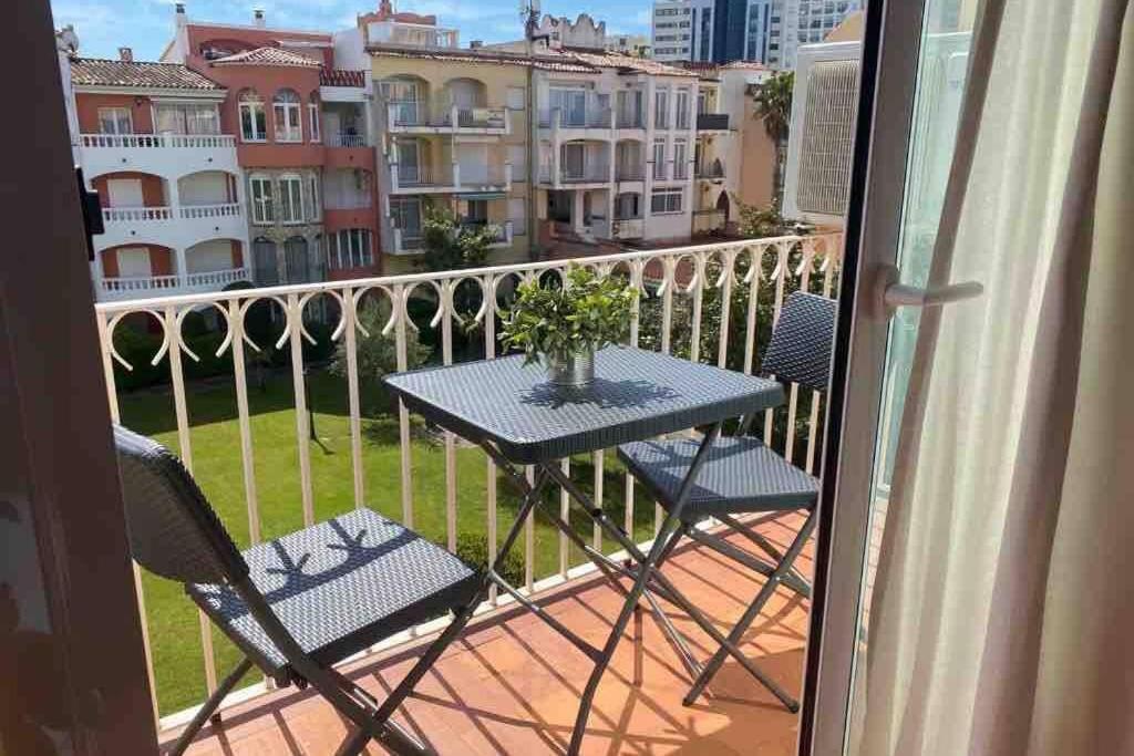Apartamento Para 4 Personas A 200 M De La Playa. Apartamento Ampuriabrava