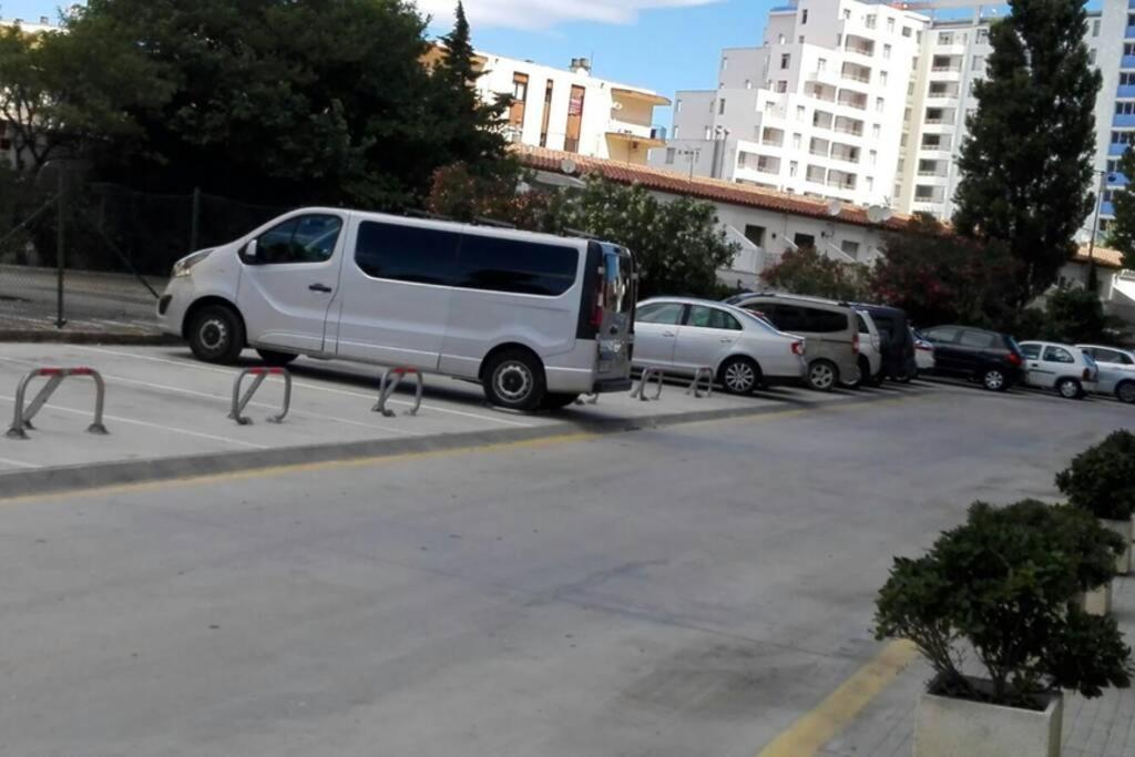 Apartamento Bonito Piso Frente A La Playa Con Parking Privado. Ampuriabrava